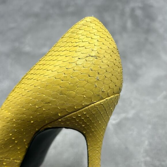 Vintage Versace Classic Python Chain Yellow Leather Pumps Size 37 Pointed Toe Hi - Picture 12 of 16